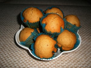 Лесни мъфини с орехи и стафиди